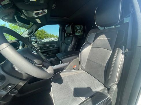 Used 2025 RAM 2500 Laramie AWD/4WD image 19