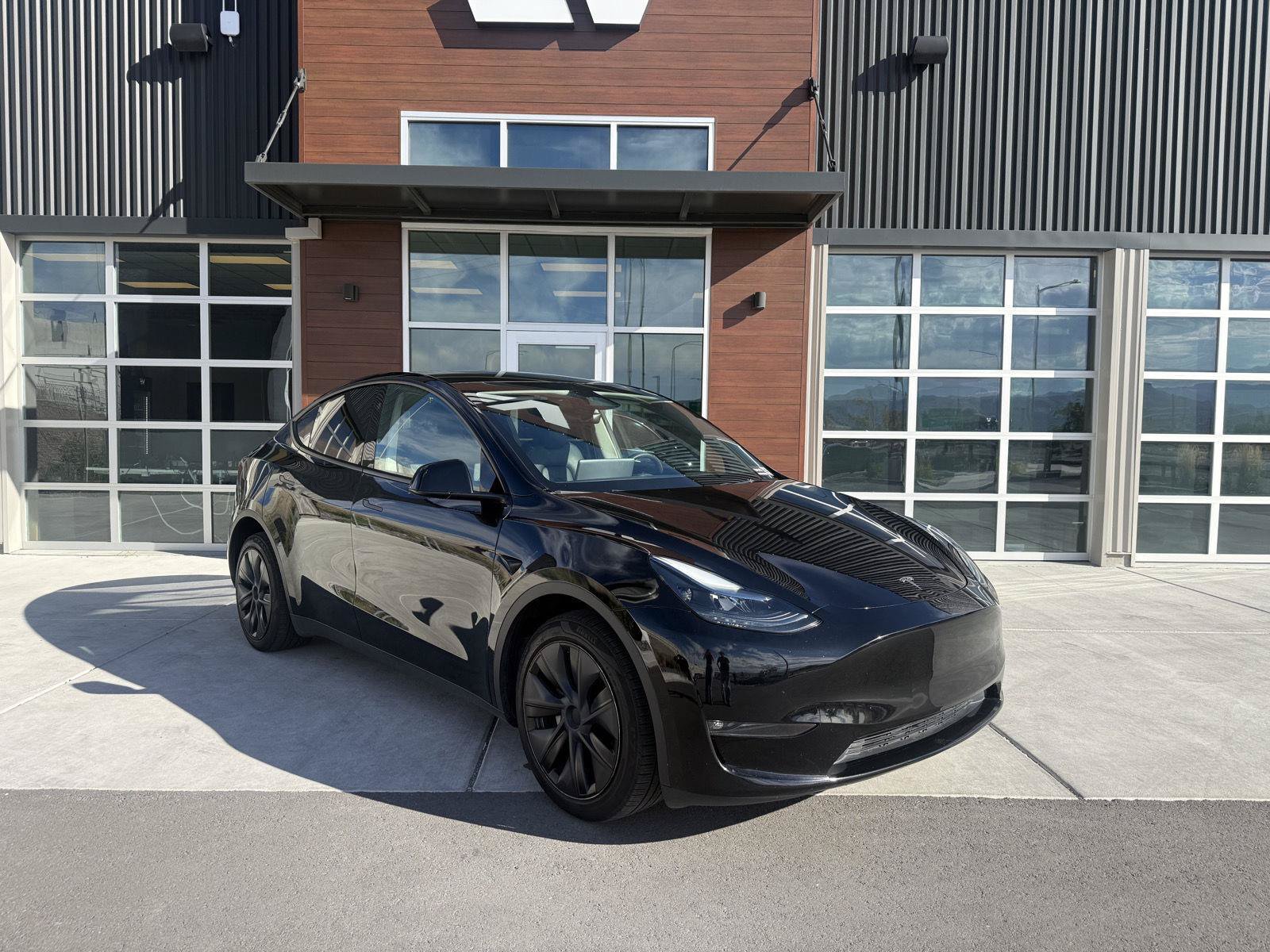 Used 2024 Tesla Model Y Long Range AWD/4WD image 2