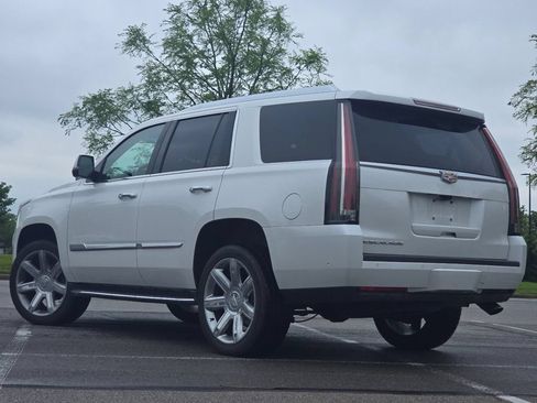 Used 2017 Cadillac Escalade Luxury AWD/4WD image 14