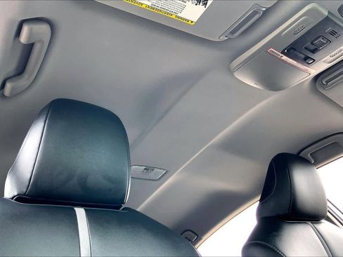 Used 2019 Toyota Camry SE image 14