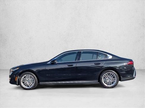 Used 2025 BMW 530i w/ Premium Package image 9