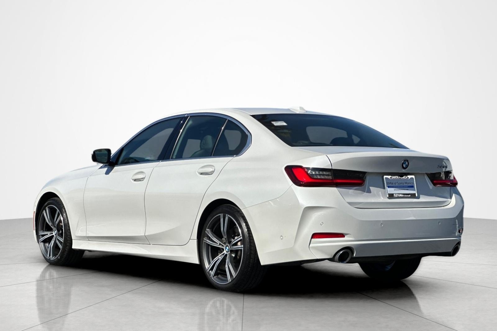 Used 2024 BMW 330i Sedan w/ Convenience Package RWD image 3