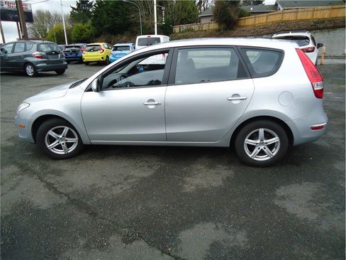 Used 2010 Hyundai Elantra GLS image 9