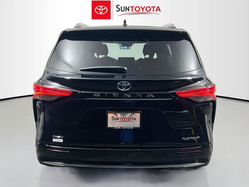 Used 2025 Toyota Sienna Platinum image 5