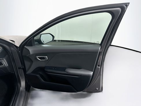 Used 2025 Kia K4 LXS FWD image 31