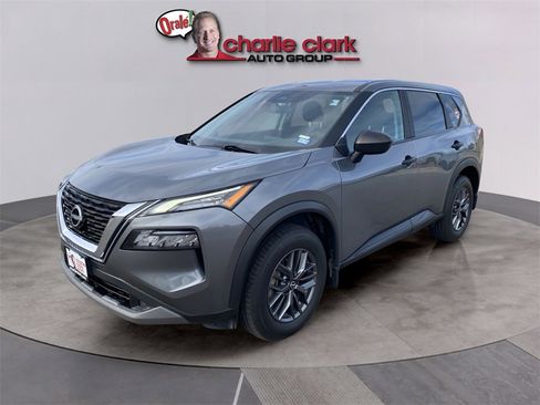 Used 2023 Nissan Rogue S image 2