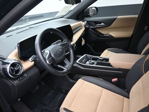 Used 2025 Chevrolet Equinox ACTIV w/ Safety and Technology Package image 12