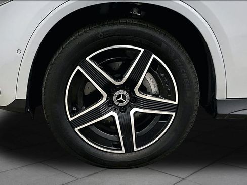 Used 2026 Mercedes-Benz GLC 300 4MATIC w/ AMG Line image 11