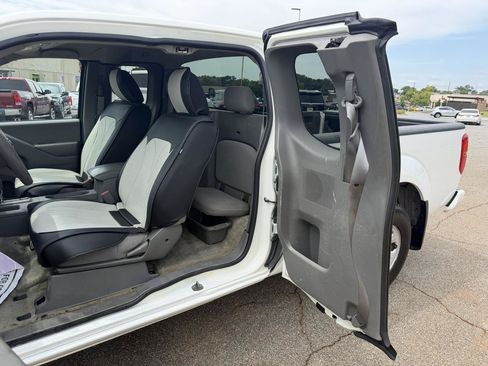 Used 2018 Nissan Frontier S RWD image 12