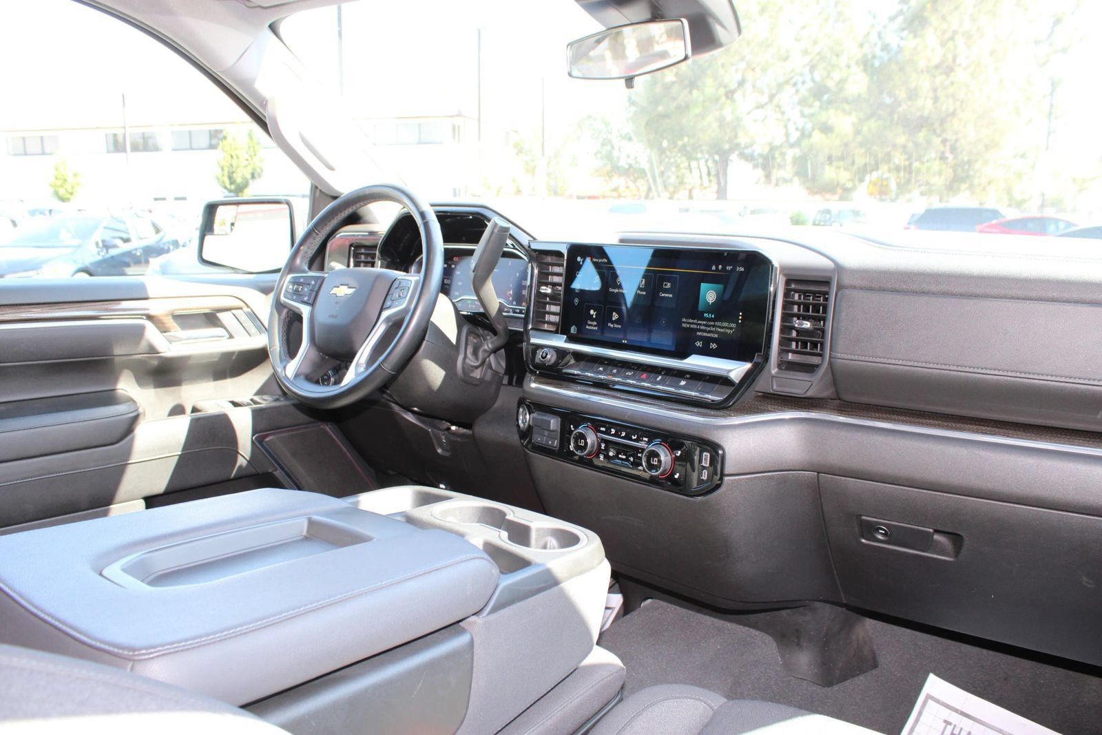 Used 2025 Chevrolet Silverado 1500 LT RWD image 23