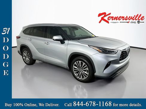 Used 2022 Toyota Highlander Platinum FWD image 1