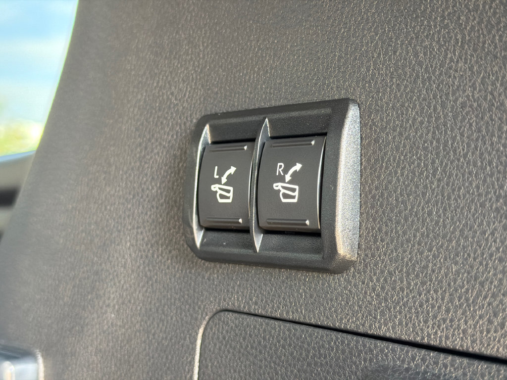 Used 2025 Toyota Sequoia Capstone AWD/4WD image 10