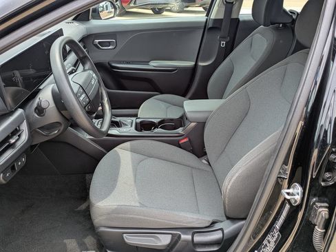 Used 2025 Kia K4 FWD image 7