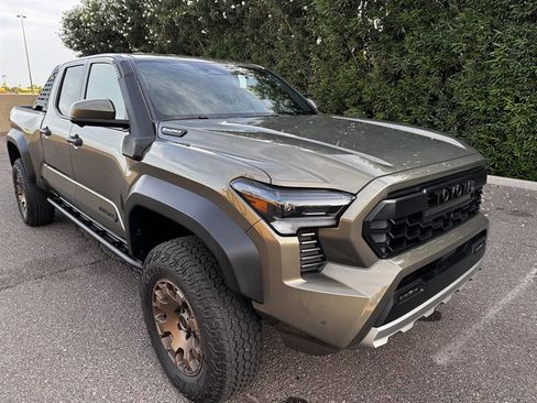 Used 2026 Toyota Tacoma Trailhunter AWD/4WD image 2