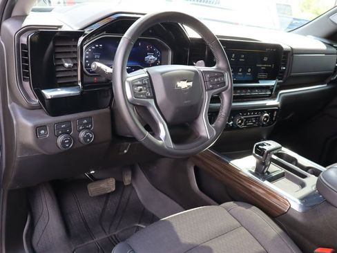 Used 2024 Chevrolet Silverado 1500 LT w/ Convenience Package II AWD/4WD image 5
