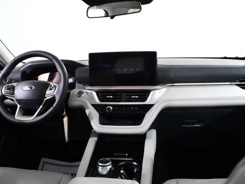 New 2025 Ford Explorer Active w/ Active Comfort Package image 7