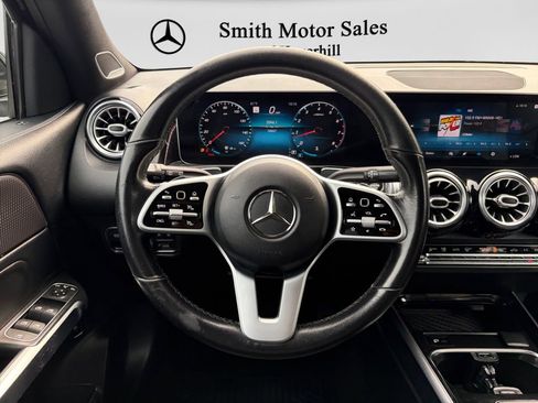 Used 2021 Mercedes-Benz GLB 250 4MATIC image 11