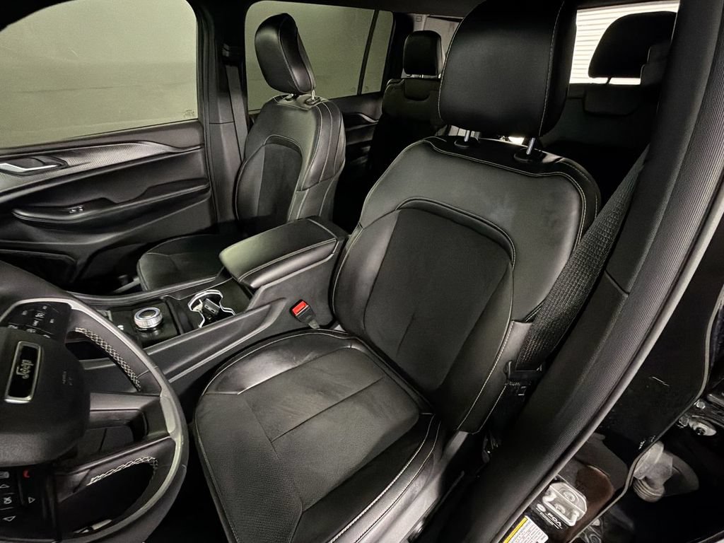 Used 2025 Jeep Grand Cherokee L Altitude AWD/4WD image 19