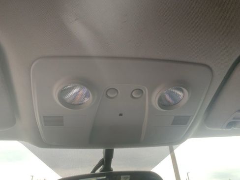 Used 2017 Chevrolet Traverse LT image 18