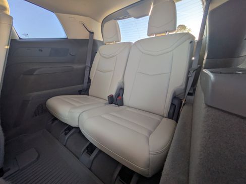 Used 2023 Cadillac XT6 Premium Luxury image 10
