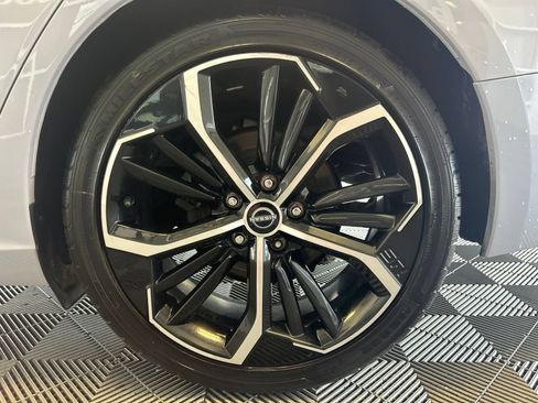 Used 2024 Nissan Altima 2.5 SR FWD image 9