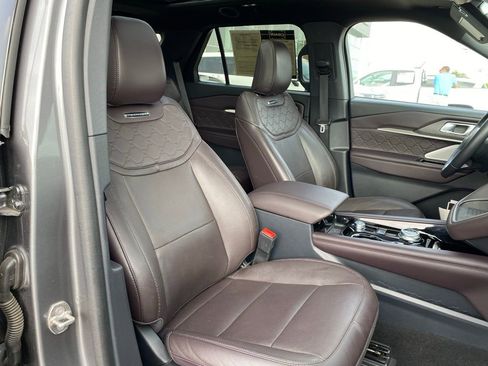 Used 2025 Ford Explorer Platinum w/ LUX Leather Package AWD/4WD image 32