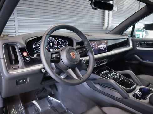 Used 2026 Porsche Cayenne AWD/4WD image 4