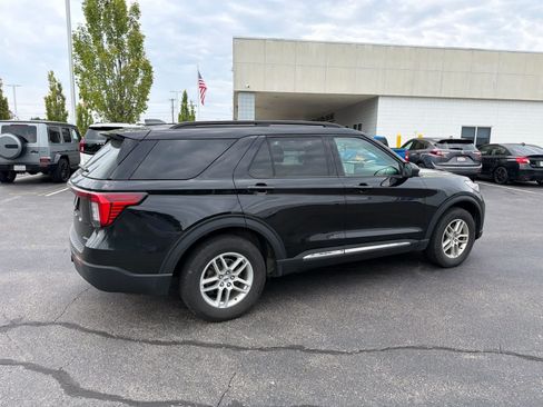 Used 2025 Ford Explorer Active AWD/4WD image 5