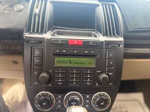 Used 2011 Land Rover LR2 HSE AWD/4WD image 22