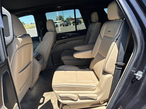 Used 2024 Cadillac Escalade Premium Luxury AWD/4WD image 10