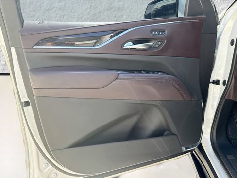 Used 2022 Cadillac Escalade ESV Sport Platinum AWD/4WD image 24