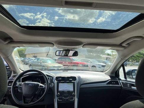 Used 2019 Ford Fusion SE image 31