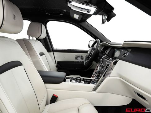 Used 2022 Rolls-Royce Cullinan w/ Cullinan Package AWD/4WD image 35