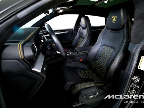 Used 2020 Lamborghini Urus AWD/4WD image 11