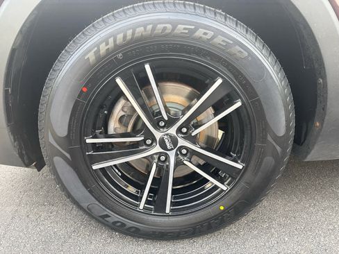 Used 2019 Kia Sorento FWD image 9