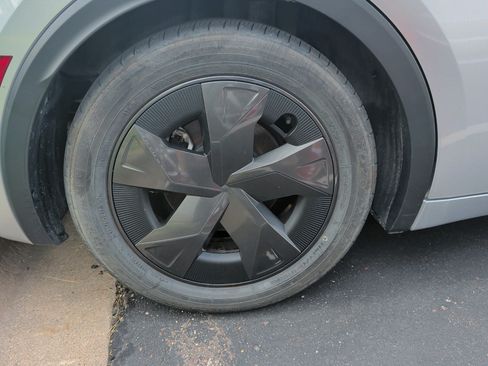 Certified 2025 Toyota Prius LE FWD image 5