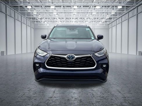 Used 2022 Toyota Highlander XLE image 2