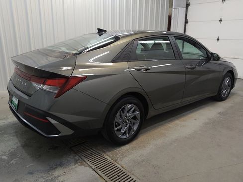 Used 2024 Hyundai Elantra SEL FWD image 10