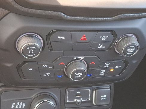 Used 2023 Jeep Renegade Latitude image 15