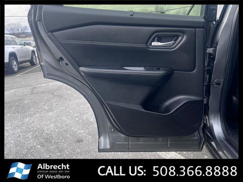 Used 2024 Nissan Rogue SV w/ SV Premium Package image 14