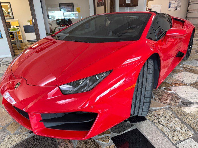 Used 2019 Lamborghini Huracan LP 580-2 RWD image 1