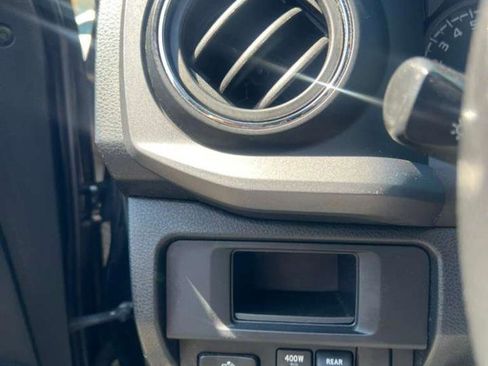 Used 2017 Toyota Tacoma TRD Off-Road image 17