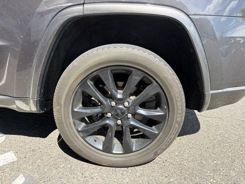 Used 2019 Jeep Grand Cherokee Altitude AWD/4WD image 5
