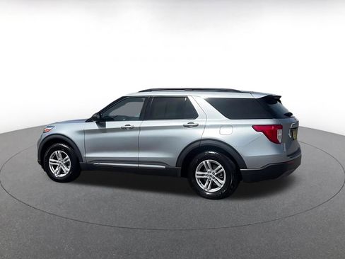 Used 2023 Ford Explorer XLT w/ Equipment Group 202A RWD image 10
