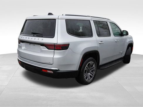 Certified 2024 Jeep Wagoneer Series II w/ Flexible Seating Group AWD/4WD image 3