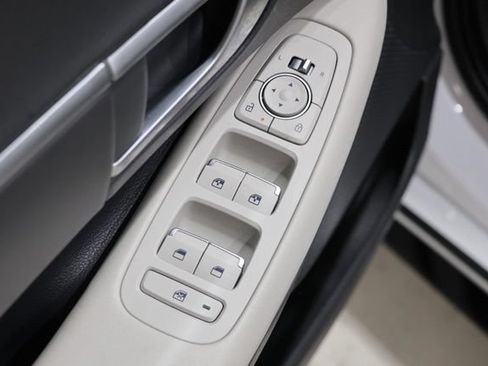 Used 2025 Hyundai Sonata SEL FWD image 17