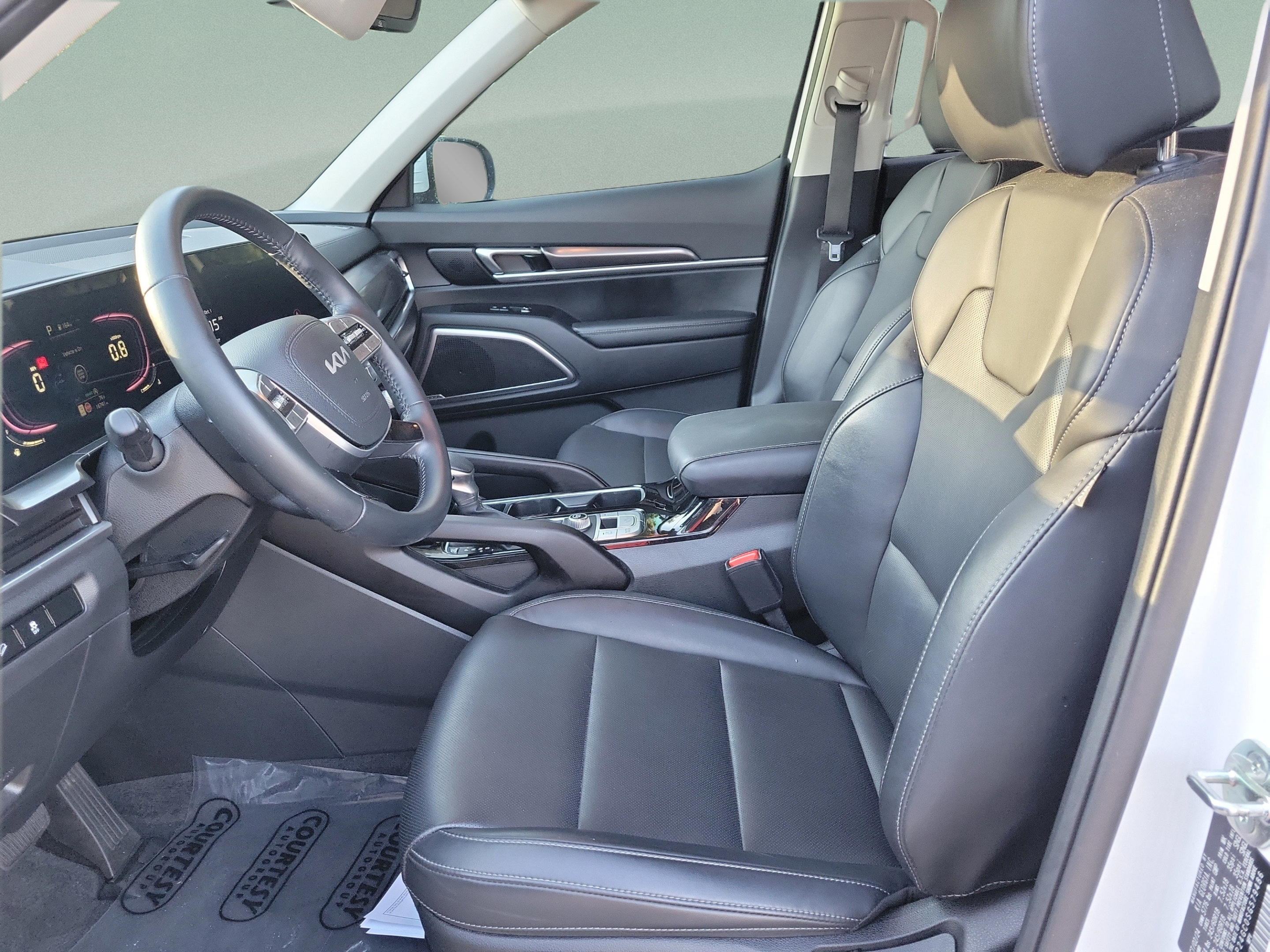 Certified 2025 Kia Telluride LX FWD image 16