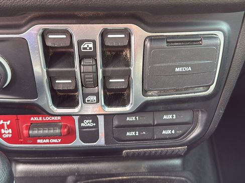 Used 2024 Jeep Gladiator Sport AWD/4WD image 21