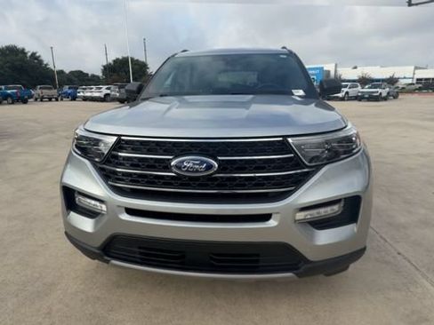 Used 2020 Ford Explorer XLT w/ Equipment Group 202A AWD/4WD image 3