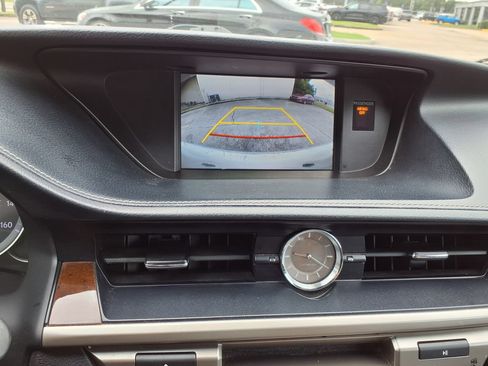 Used 2016 Lexus ES 350 w/ Luxury Package w/Wood Trim FWD image 25